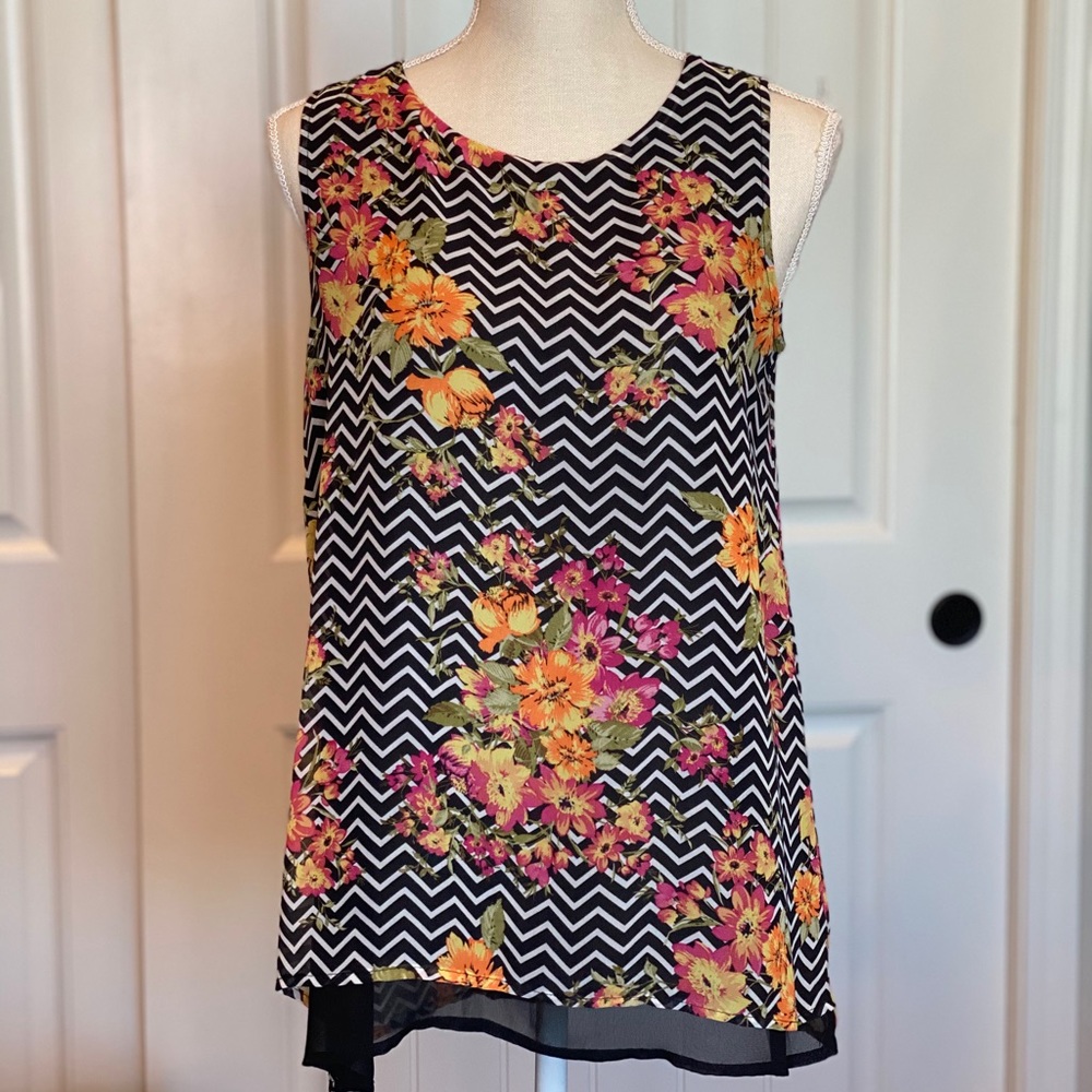 Cute Colorful Sleeveless Scoop-neckline Cool Top